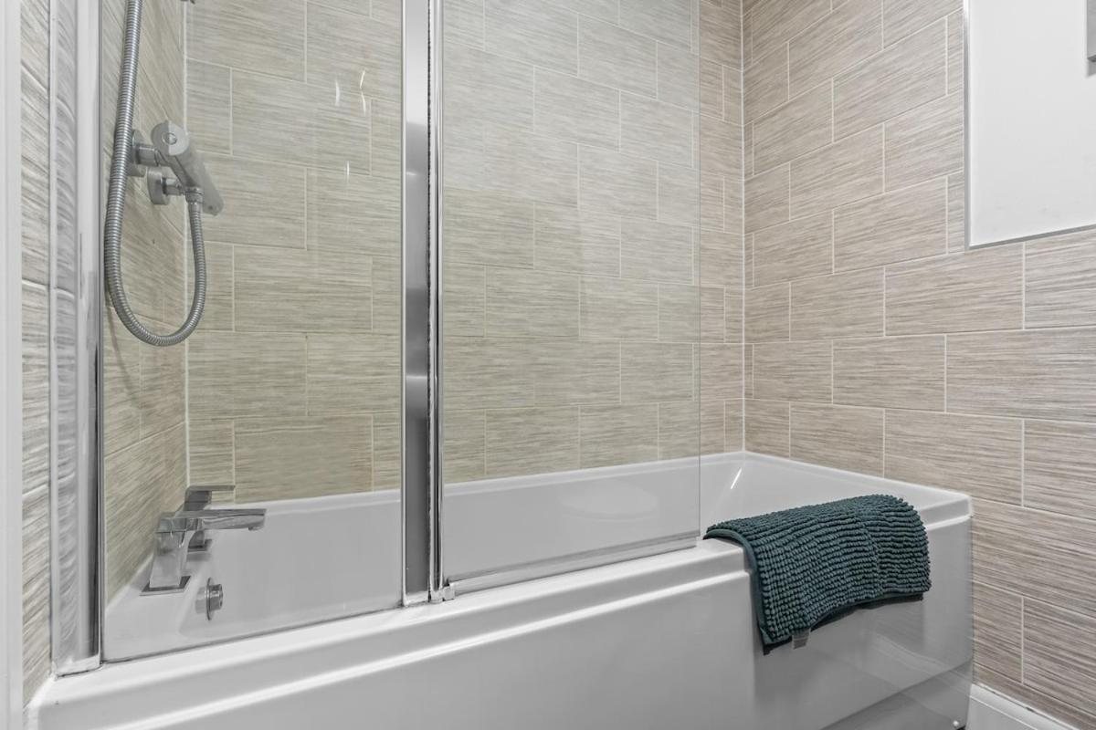 Holiday home Luxury 5bdr Townhouse Sleeps 11 Bham Cc Parking Birmingham