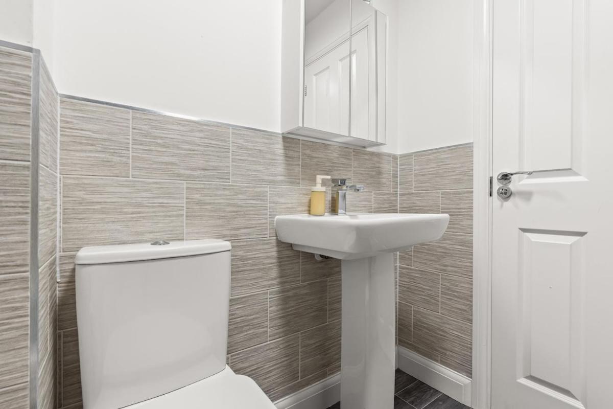 Holiday home Luxury 5bdr Townhouse Sleeps 11 Bham Cc Parking Birmingham