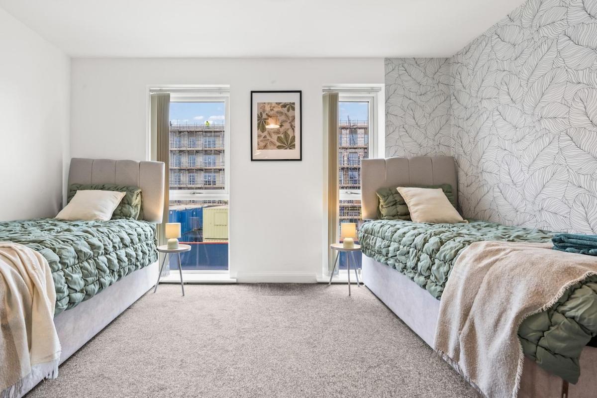 Luxury 5bdr Townhouse Sleeps 11 Bham Cc Parking Holiday home Birmingham